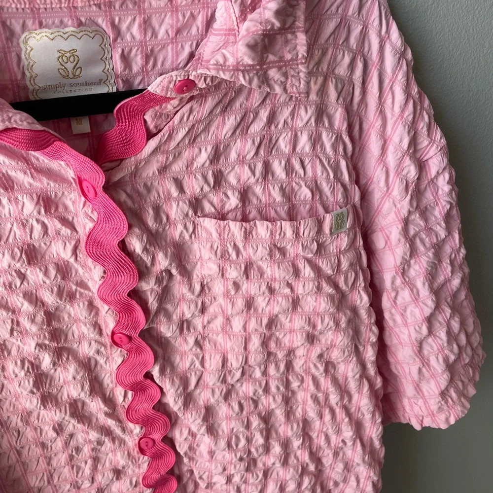 Simply Southern Pink Seersucker Scalloped Trim Shirt and Shorts Set Medium - Picture 3 of 9